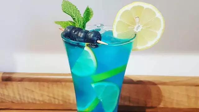 Blue Lagoon Recipe: घर पर बनाएं कैफे जैसा ब्लू लैगून ड्रिंक, पीने से मिलेगी गर्मी से राहत Blue Lagoon Recipe: घर पर बनाएं कैफे जैसा ब्लू लैगून ड्रिंक, पीने से मिलेगी गर्मी से राहत