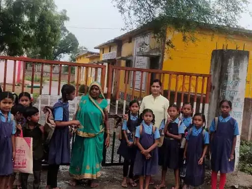 4 स्कूल बंद, शिक्षा अधिकारी ने पकड़ी लापरवाही 4 स्कूल बंद, शिक्षा अधिकारी ने पकड़ी लापरवाही