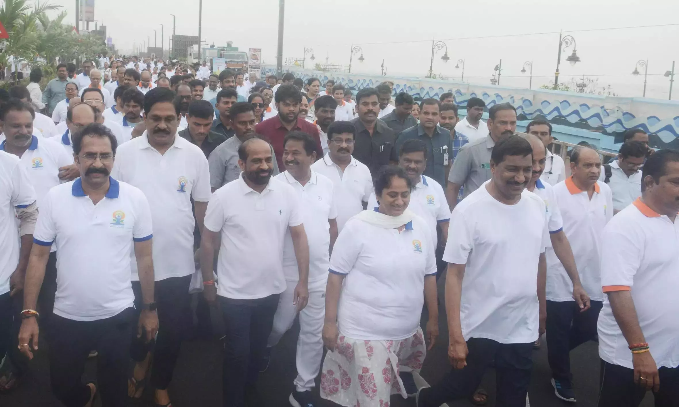मंत्रियों ने IYD से पहले वॉकथॉन का नेतृत्व किया, जन भागीदारी का आग्रह किया मंत्रियों ने IYD से पहले वॉकथॉन का नेतृत्व किया, जन भागीदारी का आग्रह किया
