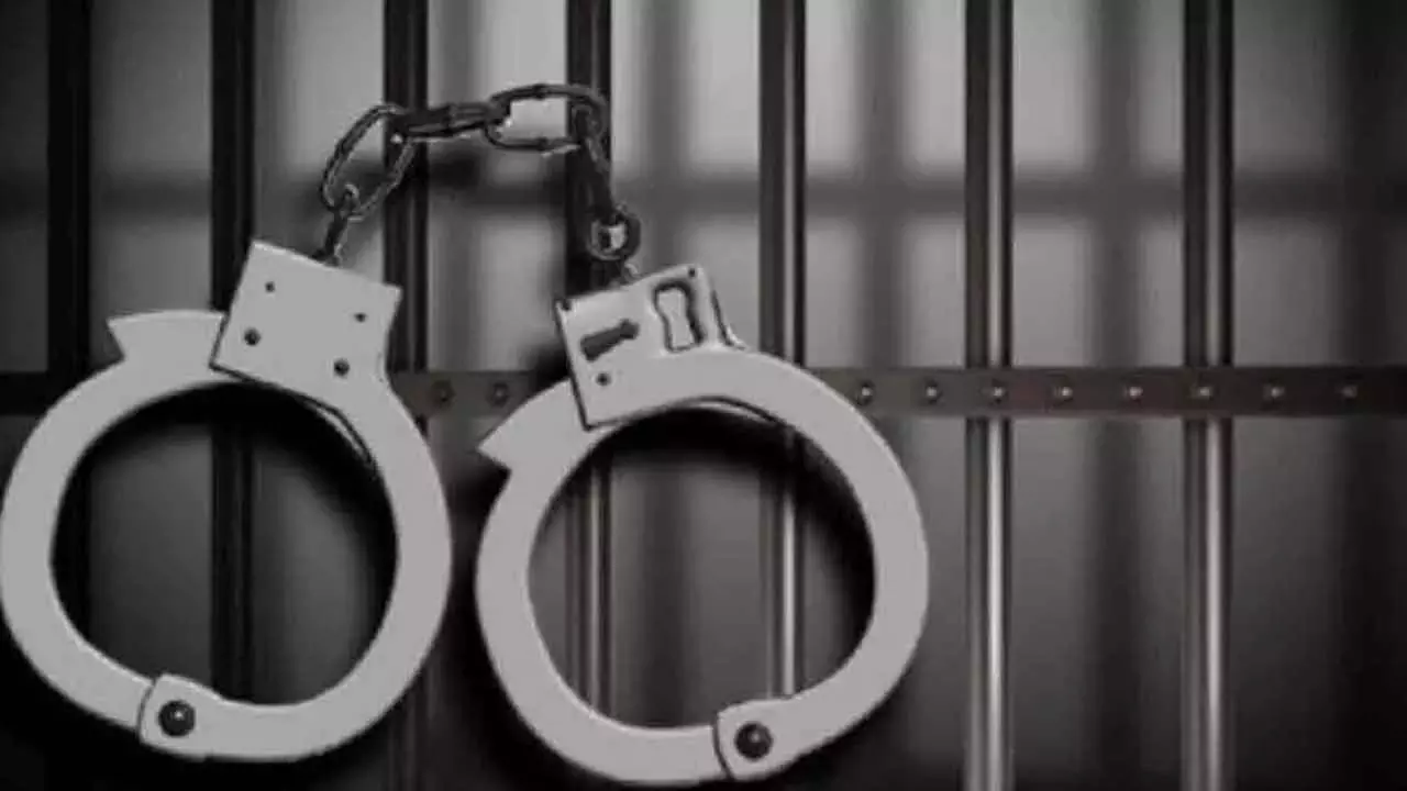 Karnataka: धर्म परिवर्तन के कथित प्रयास के लिए दो लोग गिरफ्तार Karnataka: धर्म परिवर्तन के कथित प्रयास के लिए दो लोग गिरफ्तार