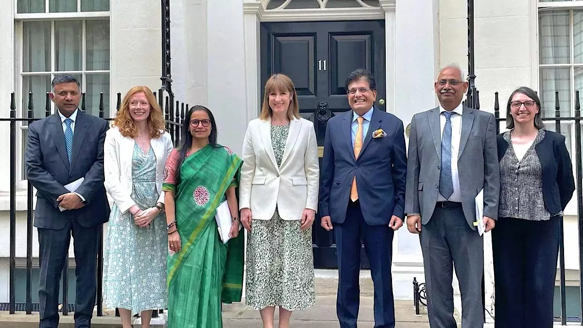 ब्रिटेन दौरे में पीयूष गोयल ने डिजिटल इंफ्रा और नवाचार में भारत की प्रगति दर्शाई ब्रिटेन दौरे में पीयूष गोयल ने डिजिटल इंफ्रा और नवाचार में भारत की प्रगति दर्शाई
