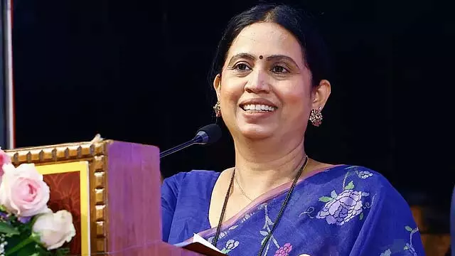 गृहलक्ष्मी योजना के लाभार्थियों की सूची में कोई संशोधन नहीं किया गया है: मंत्री ने स्पष्ट किया गृहलक्ष्मी योजना के लाभार्थियों की सूची में कोई संशोधन नहीं किया गया है: मंत्री ने स्पष्ट किया