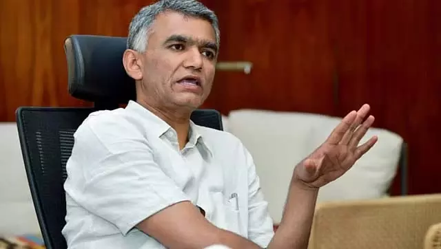 कितना का रेट तय करें और बोर्ड लगाएं: मंत्री कृष्ण बायरे गौड़ा ने राजस्व अधिकारियों को डांटा कितना का रेट तय करें और बोर्ड लगाएं: मंत्री कृष्ण बायरे गौड़ा ने राजस्व अधिकारियों को डांटा