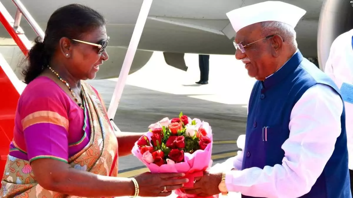 Jaipur: राज्यपाल ने राष्ट्रपति को जन्मदिन पर बधाई और शुभकामनाएं दी Jaipur: राज्यपाल ने राष्ट्रपति को जन्मदिन पर बधाई और शुभकामनाएं दी