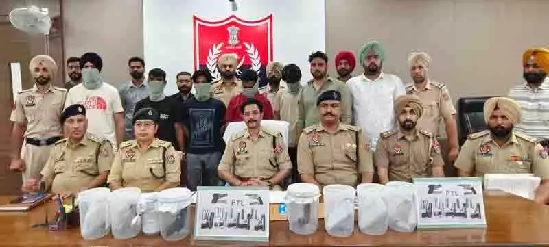 Punjab: लॉरेंस बिश्नोई गिरोह से जुड़े पांच अपराधी गिरफ्तार Punjab: लॉरेंस बिश्नोई गिरोह से जुड़े पांच अपराधी गिरफ्तार
