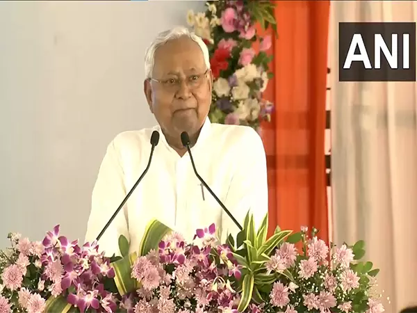 सीएम नीतीश कुमार ने Siwan में पीएम नरेंद्र मोदी की तारीफ की सीएम नीतीश कुमार ने Siwan में पीएम नरेंद्र मोदी की तारीफ की