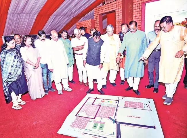 Odisha : सीएम ने जनता मैदान में व्यवस्थाओं का निरीक्षण किया Odisha : सीएम ने जनता मैदान में व्यवस्थाओं का निरीक्षण किया