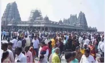 Telangana: 2 बंदोबस्ती विभाग पैनल, पुलिस यदागिरिगुट्टा में 60 किलोग्राम इमली चोरी की जांच Telangana: 2 बंदोबस्ती विभाग पैनल, पुलिस यदागिरिगुट्टा में 60 किलोग्राम इमली चोरी की जांच