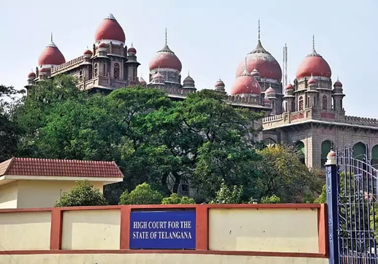 Telangana HC ने एटाला-रघु को व्यक्तिगत पेशी से छूट दी Telangana HC ने एटाला-रघु को व्यक्तिगत पेशी से छूट दी