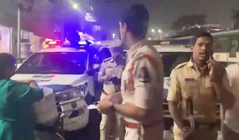 Hyderabad में सैन्य कैंटीन में वायुसेना कर्मचारी बनकर घूम रहा व्यक्ति पकड़ा गया Hyderabad में सैन्य कैंटीन में वायुसेना कर्मचारी बनकर घूम रहा व्यक्ति पकड़ा गया