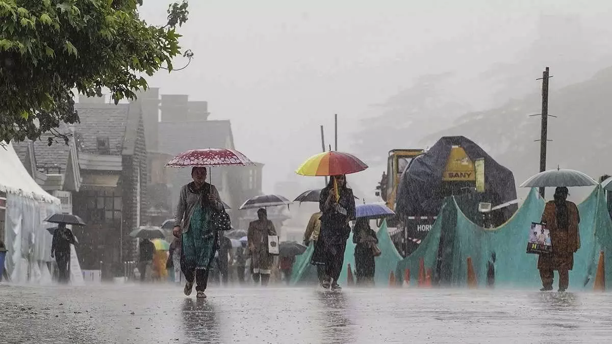 Himachal : बारिश के कारण कई स्थानों पर भूस्खलन, ऑरेंज अलर्ट जारी Himachal : बारिश के कारण कई स्थानों पर भूस्खलन, ऑरेंज अलर्ट जारी