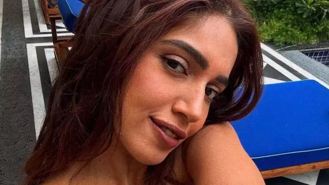 मस्ती भरा दिन, तो बनती है एक सेल्फी! – Bhumi Pednekar का अंदाज़ मस्ती भरा दिन, तो बनती है एक सेल्फी! – Bhumi Pednekar का अंदाज़