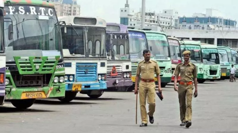 APSRTC ने श्रद्धालुओं के लिए तिरुमाला में निःशुल्क बस सेवा शुरू की APSRTC ने श्रद्धालुओं के लिए तिरुमाला में निःशुल्क बस सेवा शुरू की