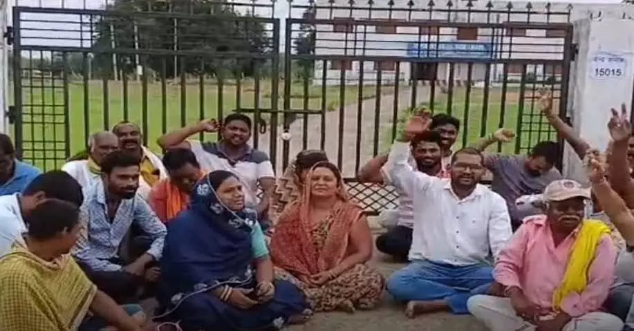 गणित अंग्रेज़ी और विज्ञान में फेल हुए 26 स्टूडेंट्स, इस स्कूल में 10वीं का रिजल्ट रहा चिंताजनक गणित अंग्रेज़ी और विज्ञान में फेल हुए 26 स्टूडेंट्स, इस स्कूल में 10वीं का रिजल्ट रहा चिंताजनक
