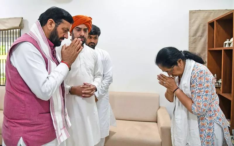 Haryana : सीएम सैनी ने विजय रूपाणी को दी श्रद्धांजलि Haryana : सीएम सैनी ने विजय रूपाणी को दी श्रद्धांजलि