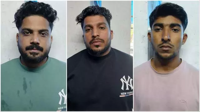 Kerala : महिला की आत्महत्या, परिवार ने नोट में नाम लिए लोगों का किया बचाव Kerala : महिला की आत्महत्या, परिवार ने नोट में नाम लिए लोगों का किया बचाव