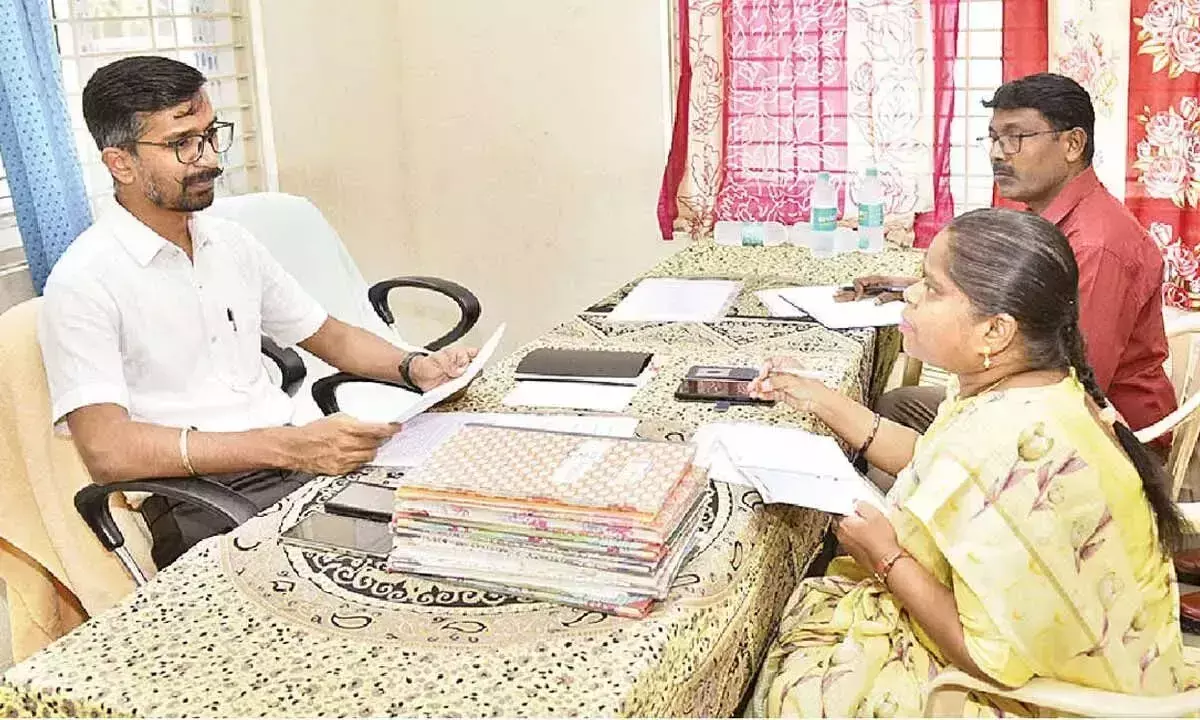 Andhra: कलेक्टर ने किया सखी सेंटर का निरीक्षण Andhra: कलेक्टर ने किया सखी सेंटर का निरीक्षण