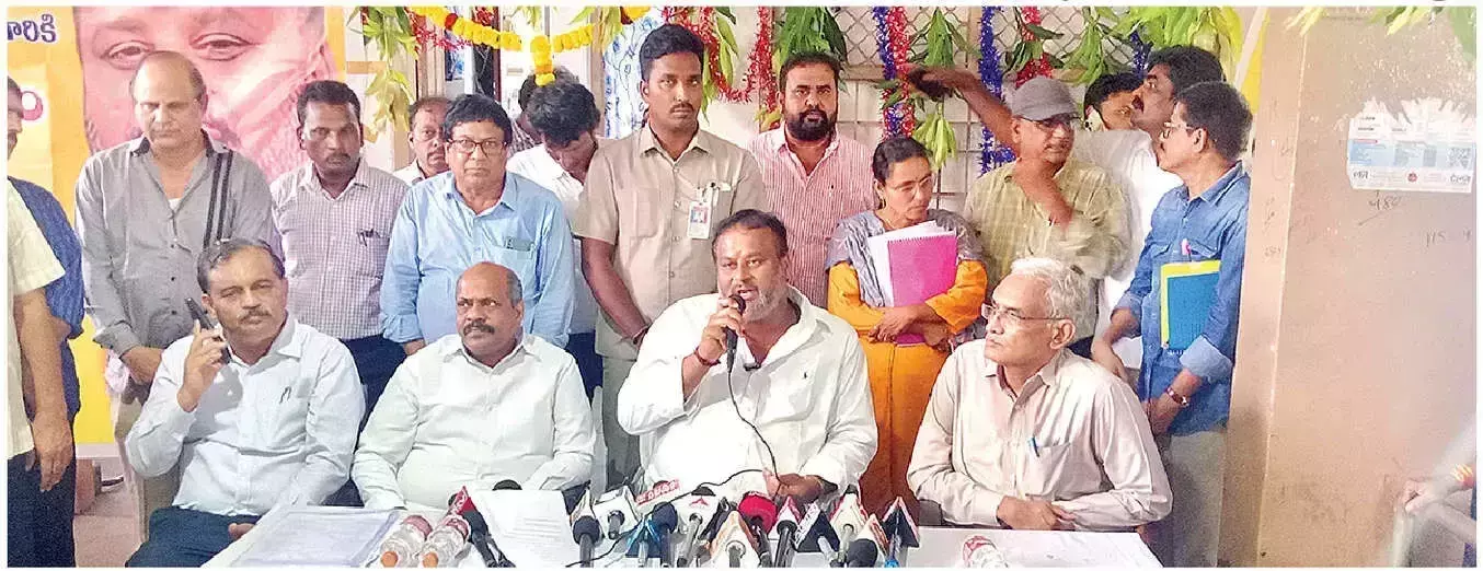 Andhra: विजाग में और अधिक इलेक्ट्रिक बसें चलेंगी Andhra: विजाग में और अधिक इलेक्ट्रिक बसें चलेंगी