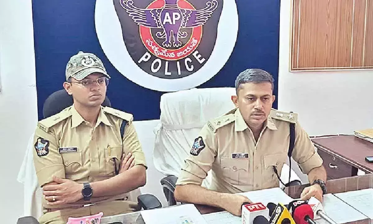 Andhra: पुलिस के साथ मुठभेड़ में तीन माओवादी मारे गए Andhra: पुलिस के साथ मुठभेड़ में तीन माओवादी मारे गए