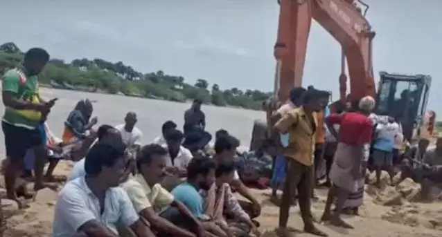 Andhra : मछुआरों की चिंता चिराला और बापटला सीमा के बीच तट पर तनाव Andhra : मछुआरों की चिंता चिराला और बापटला सीमा के बीच तट पर तनाव