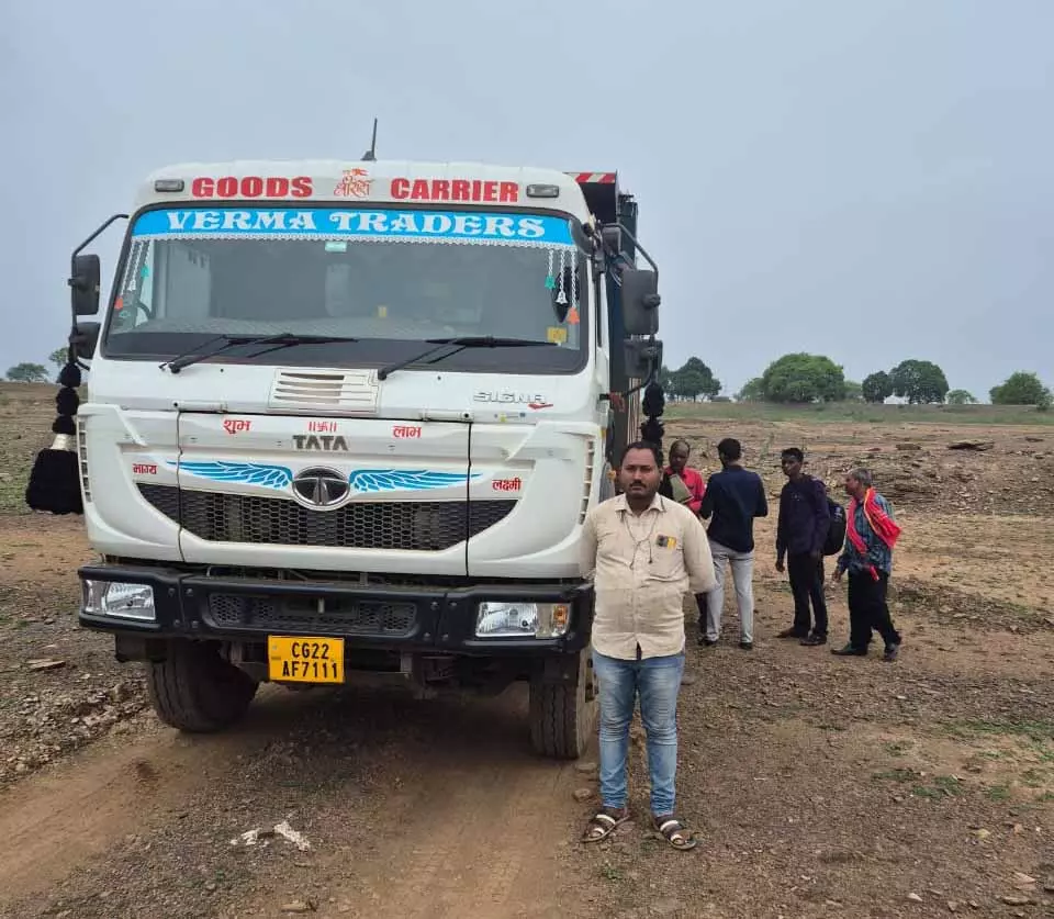 सम्पर्क केन्द्र की सक्रियता से अवैध खनन पर त्वरित कार्रवाई, 2 जेसीबी सहित 12 वाहन जब्त सम्पर्क केन्द्र की सक्रियता से अवैध खनन पर त्वरित कार्रवाई, 2 जेसीबी सहित 12 वाहन जब्त