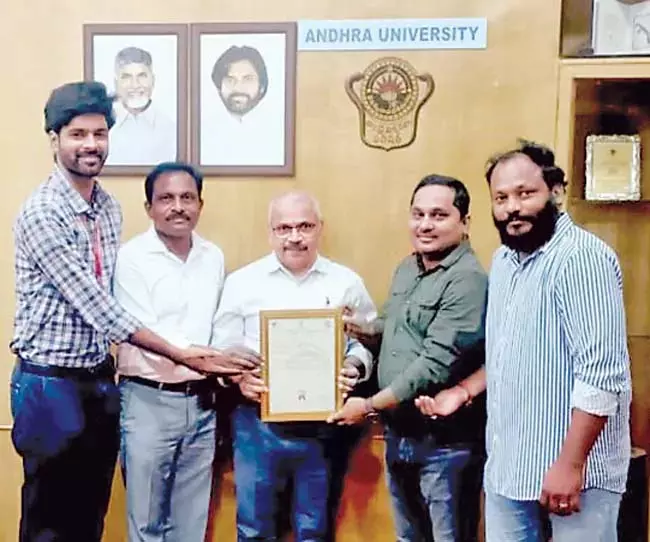 AU इंजीनियरिंग रसायन विभाग ने स्तन कैंसर की दवा का पेटेंट कराया AU इंजीनियरिंग रसायन विभाग ने स्तन कैंसर की दवा का पेटेंट कराया