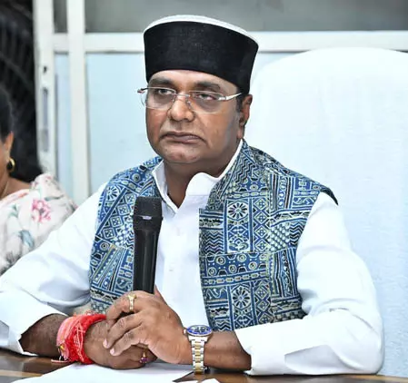 कांग्रेस में दिग्विजय सिंह और कमलनाथ को घर बैठाने की तैयारी : विश्वास सारंग कांग्रेस में दिग्विजय सिंह और कमलनाथ को घर बैठाने की तैयारी : विश्वास सारंग