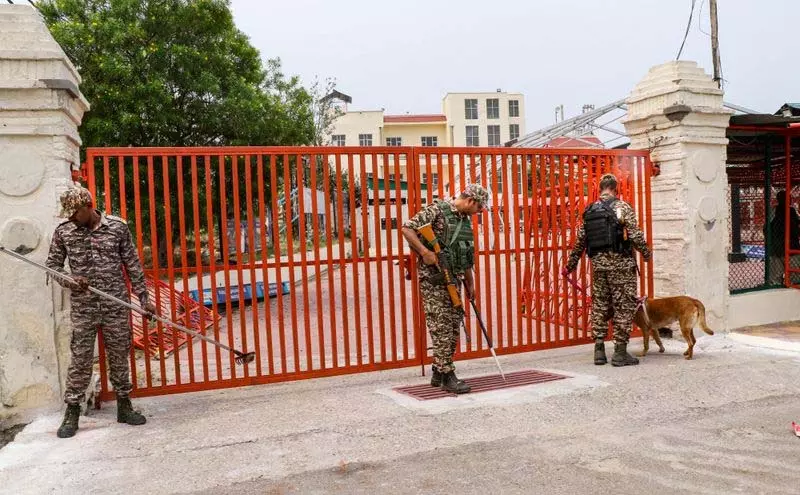CRPF प्रमुख ने अमरनाथ यात्रा आधार शिविर की सुरक्षा की समीक्षा की CRPF प्रमुख ने अमरनाथ यात्रा आधार शिविर की सुरक्षा की समीक्षा की