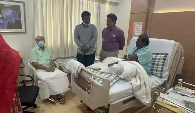 Ramdas ने अस्पताल में जी.के.मणि से मुलाकात की और उनका कुशलक्षेम पूछा Ramdas ने अस्पताल में जी.के.मणि से मुलाकात की और उनका कुशलक्षेम पूछा
