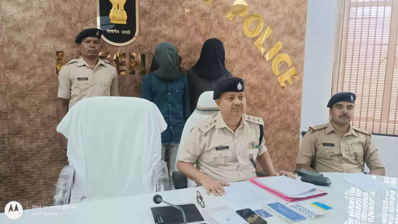 Latehar: दो साइबर अपराधी देवघर से गिरफ्तार Latehar: दो साइबर अपराधी देवघर से गिरफ्तार