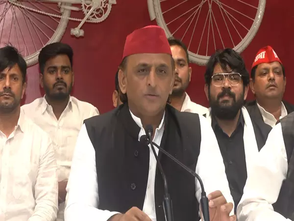 जनता के धन का दुरुपयोग कर रहे हैं, मनमानी कर रहे हैं: समाजवादी पार्टी प्रमुख अखिलेश यादव जनता के धन का दुरुपयोग कर रहे हैं, मनमानी कर रहे हैं: समाजवादी पार्टी प्रमुख अखिलेश यादव