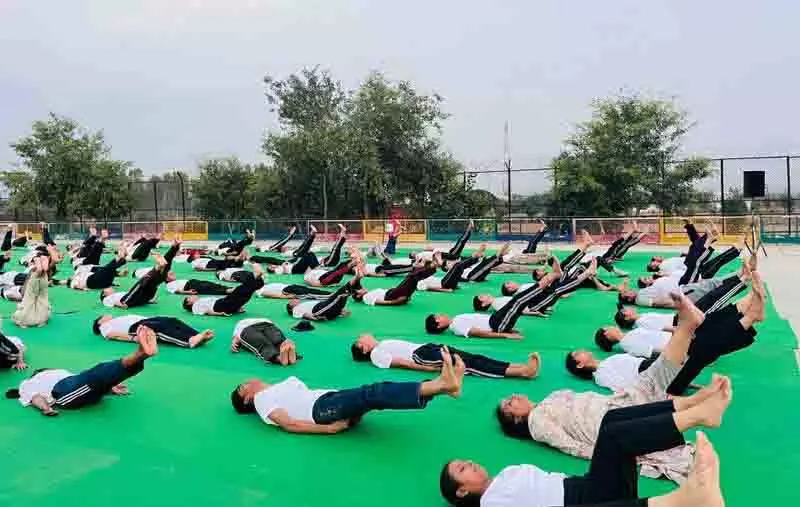 Amritsar: कैडेट्स ने बेहतर कल के लिए योग का नेतृत्व किया Amritsar: कैडेट्स ने बेहतर कल के लिए योग का नेतृत्व किया