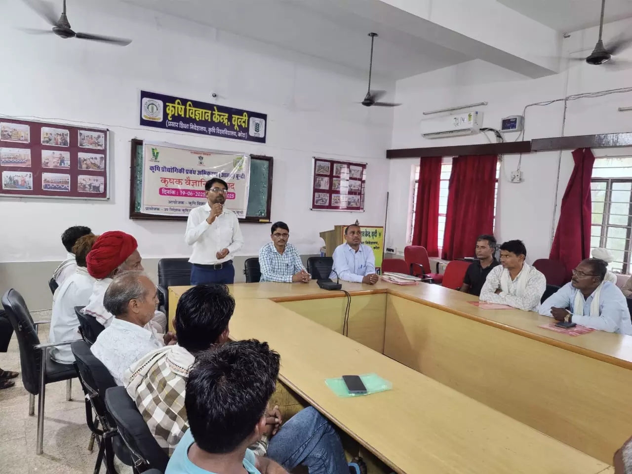 Bundi: जल संरक्षण पखवाड़े में किसानों और वैज्ञानिकों के बीच संवाद कार्यक्रम संपन्न Bundi: जल संरक्षण पखवाड़े में किसानों और वैज्ञानिकों के बीच संवाद कार्यक्रम संपन्न