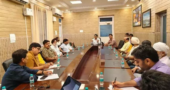 Jammu: पर्यटन निदेशालय ने पर्यटन नीति 2020 को नया रूप देने के लिए हितधारकों के साथ परामर्श किया Jammu: पर्यटन निदेशालय ने पर्यटन नीति 2020 को नया रूप देने के लिए हितधारकों के साथ परामर्श किया