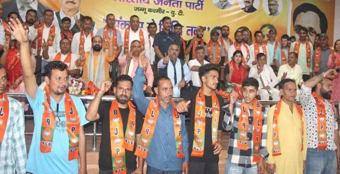 भाजपा सिर्फ एक राजनीतिक पार्टी नहीं बल्कि दुनिया का सबसे बड़ा लोकतांत्रिक परिवार: Chugh भाजपा सिर्फ एक राजनीतिक पार्टी नहीं बल्कि दुनिया का सबसे बड़ा लोकतांत्रिक परिवार: Chugh