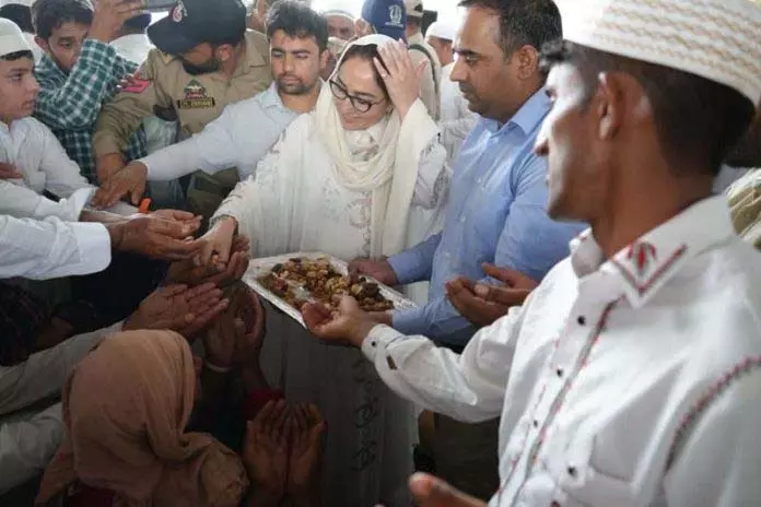 सूफी दरगाहें सद्भाव और उम्मीद के केंद्र: Darakhshan सूफी दरगाहें सद्भाव और उम्मीद के केंद्र: Darakhshan