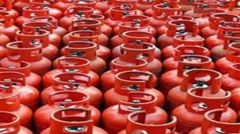 सरकार ने LPG अंडर-रिकवरी भुगतान के निपटान के लिए तेल विपणन कंपनियों के वित्त की समीक्षा सरकार ने LPG अंडर-रिकवरी भुगतान के निपटान के लिए तेल विपणन कंपनियों के वित्त की समीक्षा