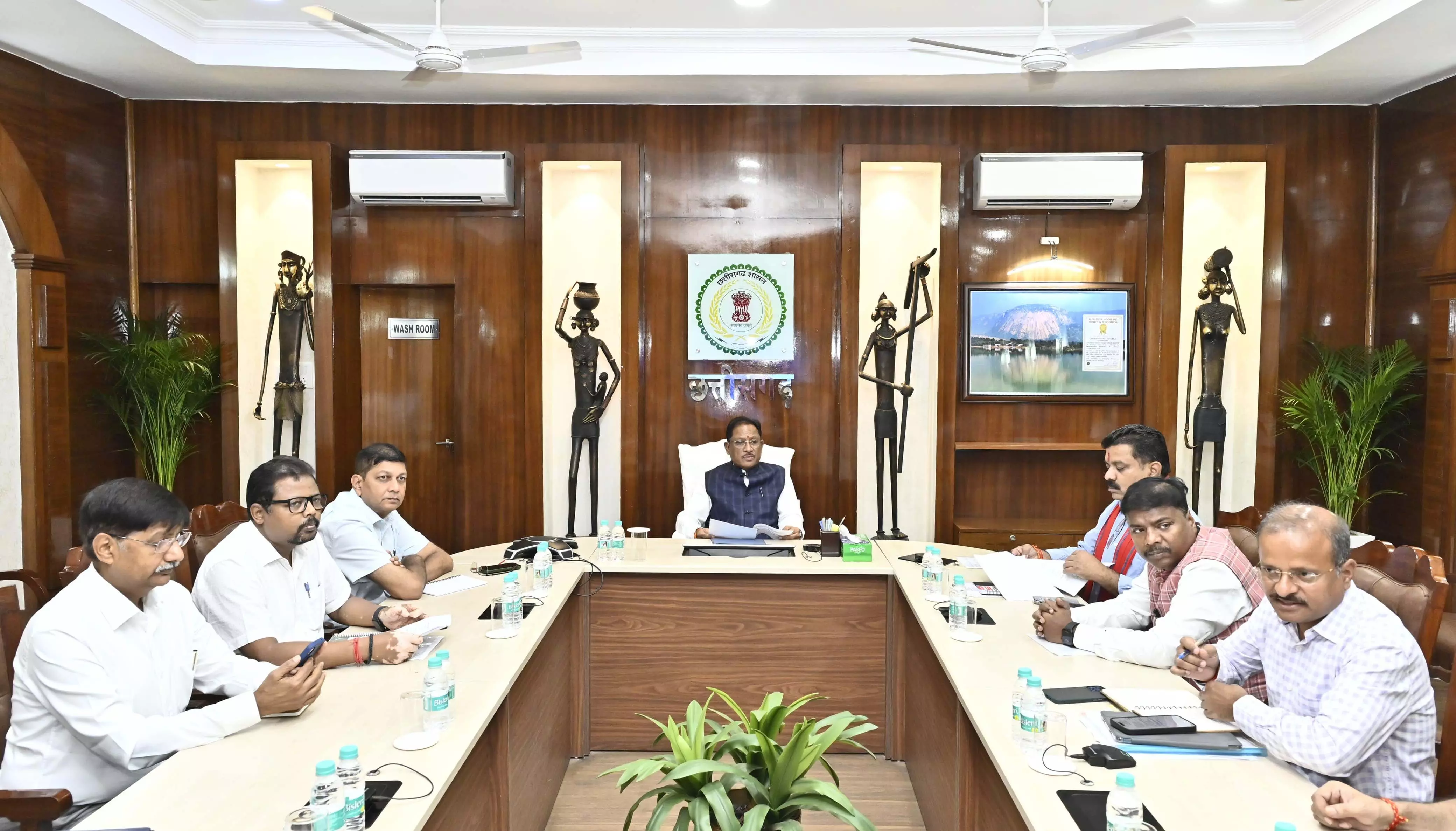 CM साय ने केंद्रीय गृहमंत्री के छत्तीसगढ़ प्रवास की तैयारियों की समीक्षा की CM साय ने केंद्रीय गृहमंत्री के छत्तीसगढ़ प्रवास की तैयारियों की समीक्षा की