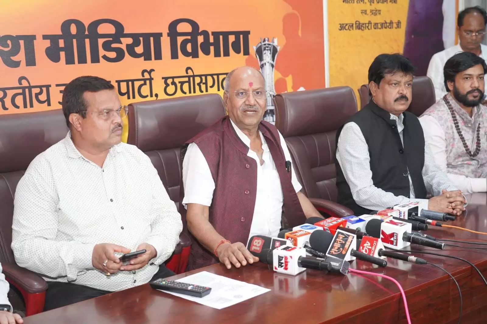 केन्द्र सरकार की योजनाएं और नीतियां समाज के अंतिम व्यक्ति तक पहुंच रही है: बृजमोहन अग्रवाल केन्द्र सरकार की योजनाएं और नीतियां समाज के अंतिम व्यक्ति तक पहुंच रही है: बृजमोहन अग्रवाल