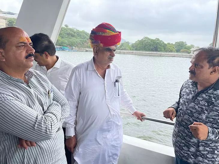 Ajmer: नगरीय विकास मंत्री झाबर सिंह खर्रा ने किया आनासागर झील का निरीक्षण Ajmer: नगरीय विकास मंत्री झाबर सिंह खर्रा ने किया आनासागर झील का निरीक्षण