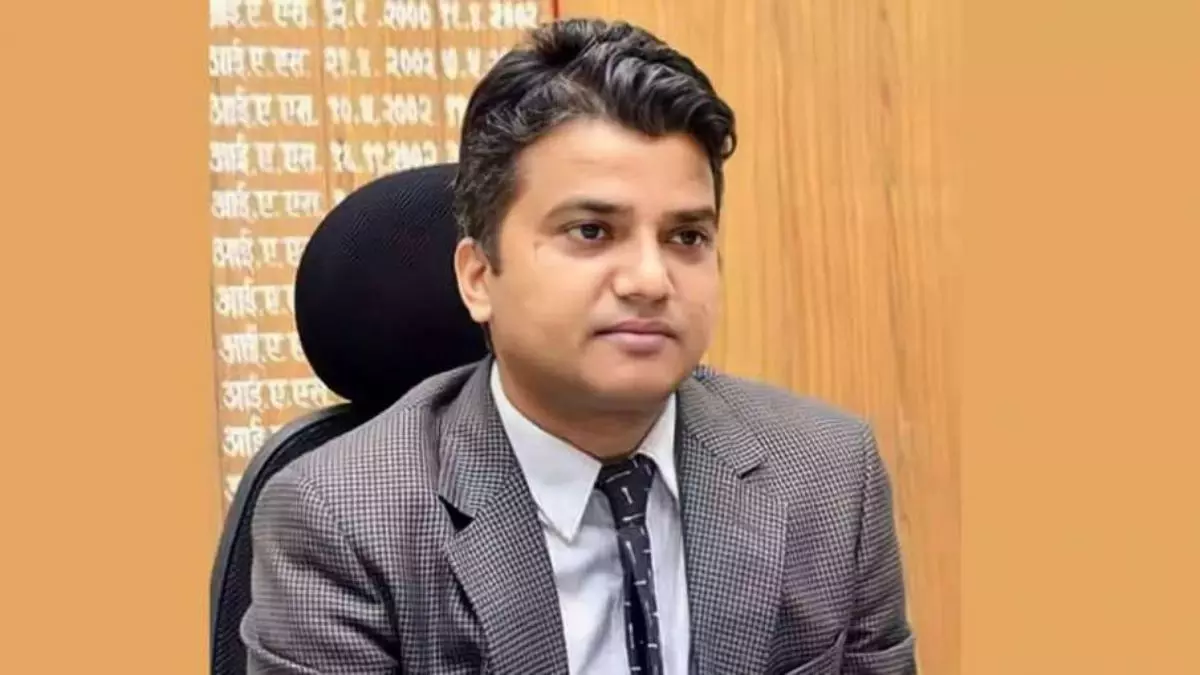 Noida: जन शिकायतों का त्वरित समाधान और अवैध खनन पर कार्रवाई हो प्राथमिकता: डीएम मनीष वर्मा Noida: जन शिकायतों का त्वरित समाधान और अवैध खनन पर कार्रवाई हो प्राथमिकता: डीएम मनीष वर्मा