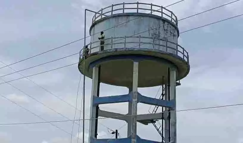 Mancherial में ठेकेदार को टैंक आवंटित करने के खिलाफ मछुआरों ने किया प्रदर्शन Mancherial में ठेकेदार को टैंक आवंटित करने के खिलाफ मछुआरों ने किया प्रदर्शन