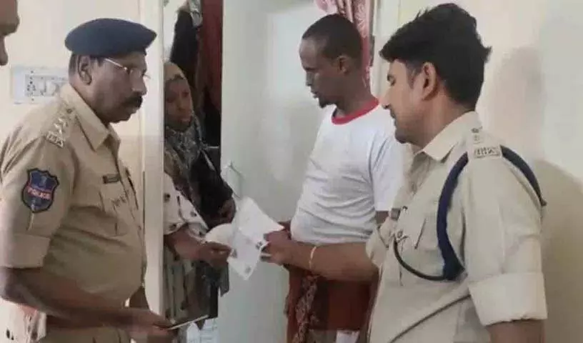 टोलिचोकी पैरामाउंट कॉलोनी में घेराबंदी और तलाशी टोलिचोकी पैरामाउंट कॉलोनी में घेराबंदी और तलाशी