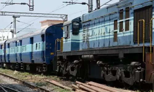बकरी चराने वाला किशोर सैंकड़ों यात्रियों के लिए बना देवदूत, बड़ा रेल हादसा होने से टला बकरी चराने वाला किशोर सैंकड़ों यात्रियों के लिए बना देवदूत, बड़ा रेल हादसा होने से टला