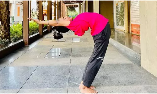 Yoga: जानिए पांच ऐसे योगासन जिन्हें आप कहीं भी कर सकते हैं Yoga: जानिए पांच ऐसे योगासन जिन्हें आप कहीं भी कर सकते हैं