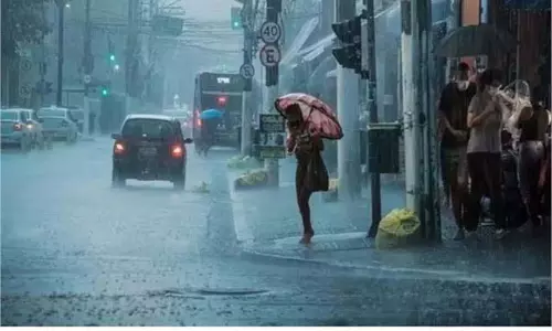 Bihar: मानसून ने लिया विकराल रूप, 20 जून से भारी बारिश का अलर्ट Bihar: मानसून ने लिया विकराल रूप, 20 जून से भारी बारिश का अलर्ट