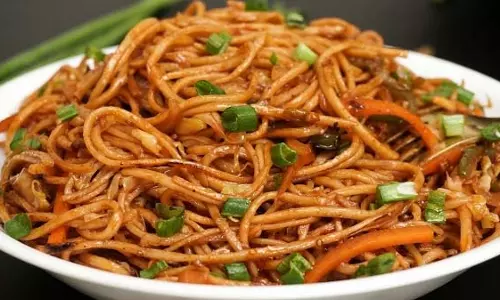Recipe: अब घर पर भी बनाएं बाजार जैसी देसी चाऊमीन Recipe: अब घर पर भी बनाएं बाजार जैसी देसी चाऊमीन