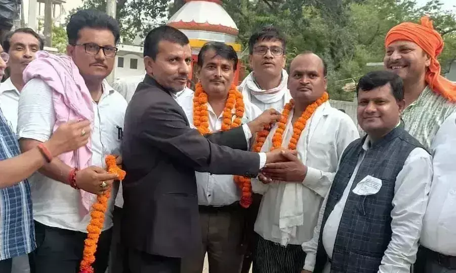 Banda: कमलेश द्विवेदी अधिवक्ता संघ के अध्यक्ष निर्वाचित Banda: कमलेश द्विवेदी अधिवक्ता संघ के अध्यक्ष निर्वाचित