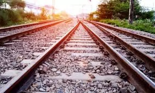 MP News: ट्रेन की चपेट में आने से नाबालिग की दर्दनाक मौत MP News: ट्रेन की चपेट में आने से नाबालिग की दर्दनाक मौत