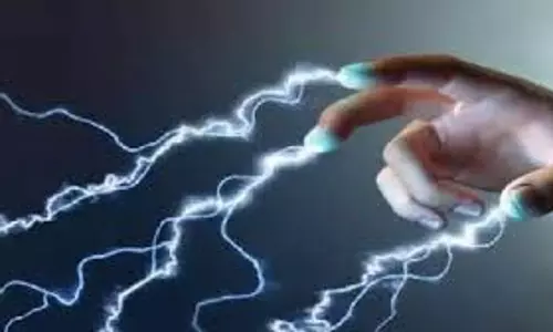 Bihar: हाईटेंशन तार की चपेट में आने से किसान की मौत, मचा कोहराम Bihar: हाईटेंशन तार की चपेट में आने से किसान की मौत, मचा कोहराम